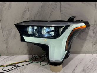 2022 Toyota Tundra SR5  OEM Headlight Set