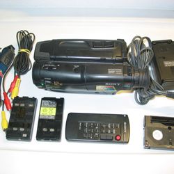 Sony Handycam CCD-TR33 Video8 Video camcorder 8mm Cassette Playback Tape Player Camera
