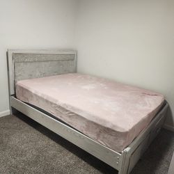 Queen Bed In Good Condition 