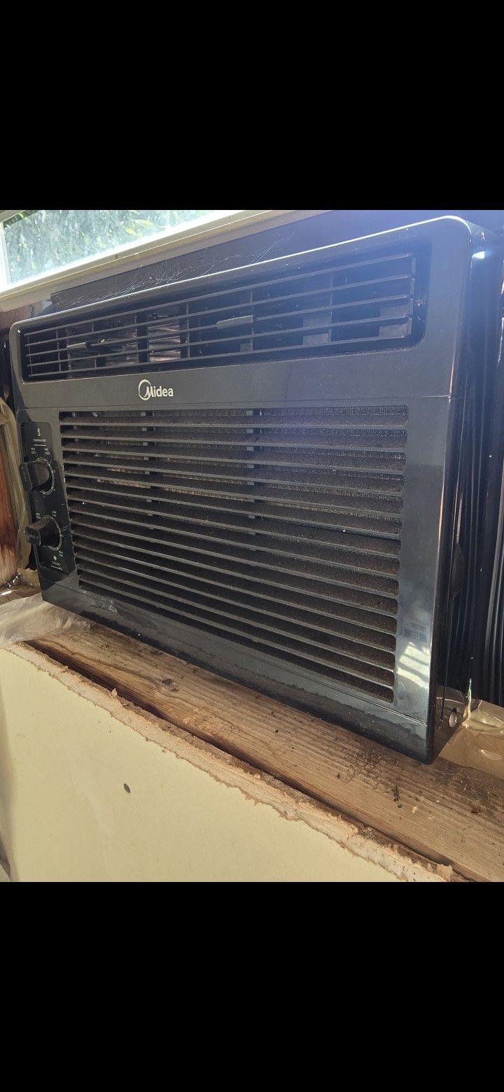 Midea 5,000 BTU 150 sq. ft.