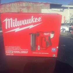 MILWAUKEE M12 23 GAUGE PIN NAILER - TOOL ONLY (2540-20)