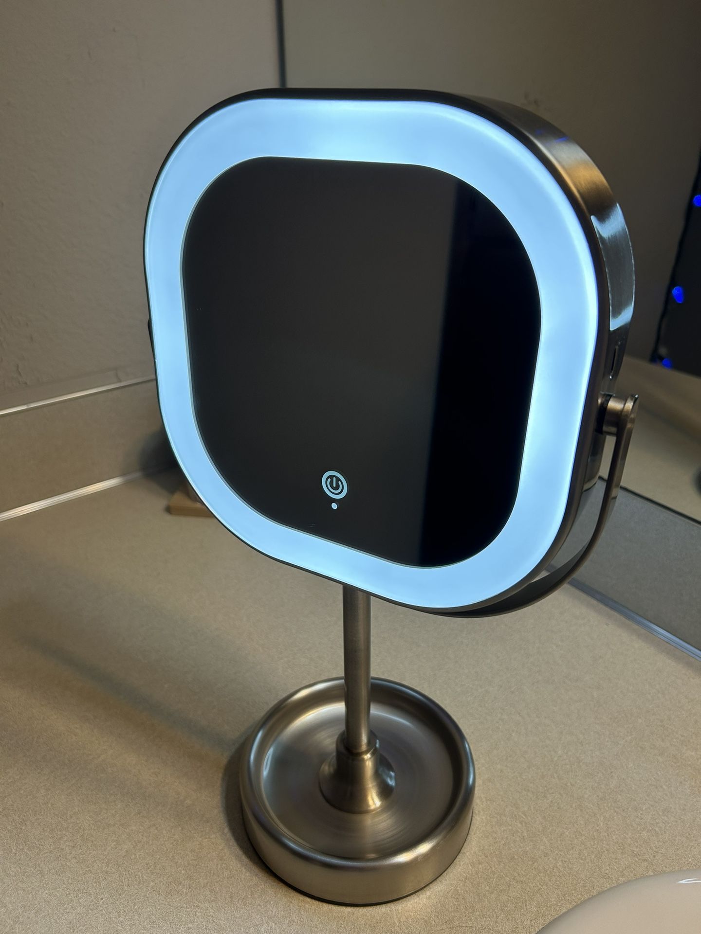 Makeup Mirror.