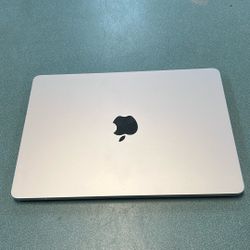 Apple Silver MacBook Air M4 16GB Ram . 256GB Storage In Box