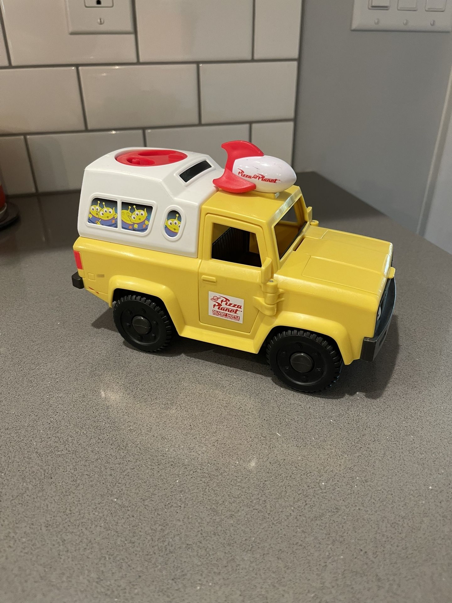 2011 Toy Story Pixar Pizza Planet Plastic Toyota Truck In Excellent Condition