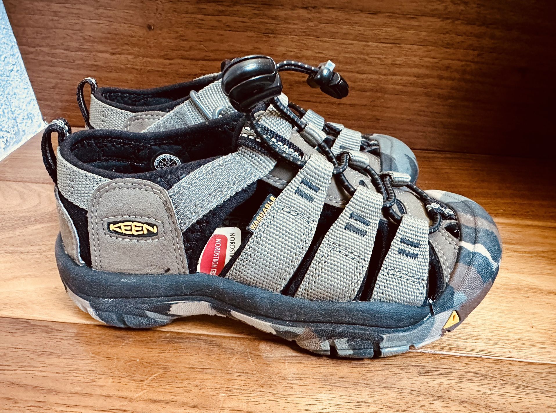 Brand New Keen Boys Shoes Size 13 Sandal
