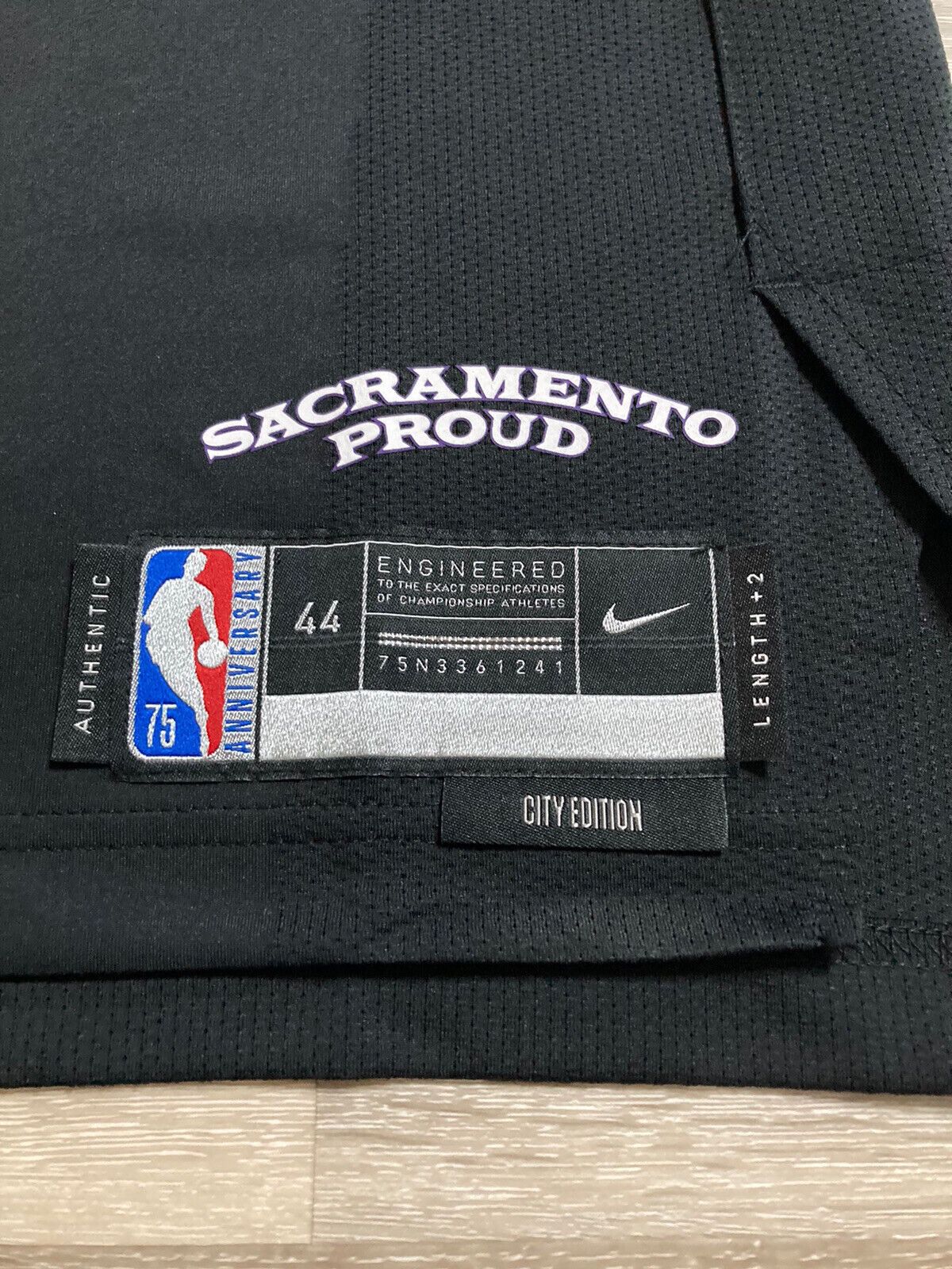 Sacramento Kings - De'Aaron Fox Nike City Edition Name & Number Performance  NBA T-shirt :: FansMania