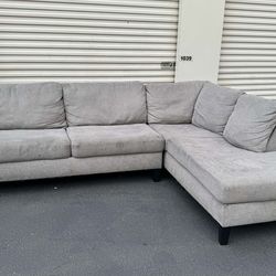 Light Gray Sectional(WILL DELIVER)