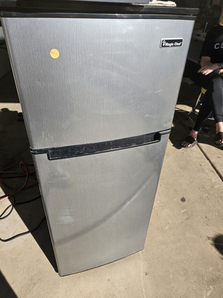 Magic Chef Refrigerator