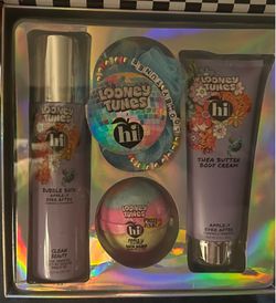 NEW- Hi Peach Layne X Looney Tunes 4-Piece Suds and Soak Bath Set