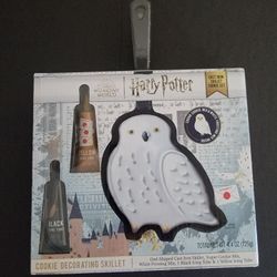 [NEW] Harry Potter Fantastic Beasts Wizarding World Cast Iron Skillet cookie owl