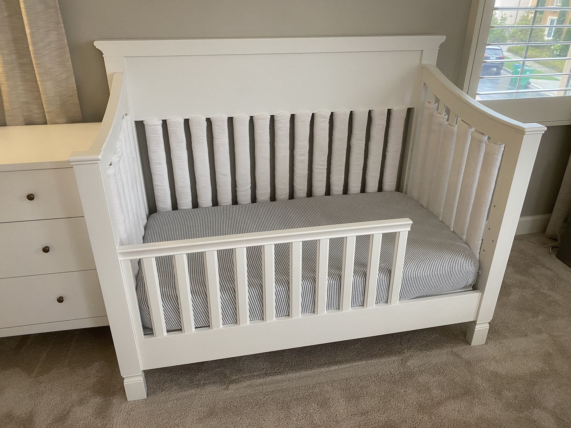Pottery Barn Larkin 4in1 Toddler Bed Conversion Rail for Sale in