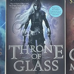 Throne Of Glass (paperback in original print)