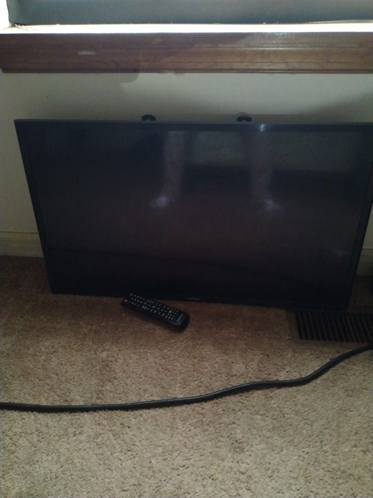 32' Samsung TV Like New With Original Remote. Does Need A Power Cord