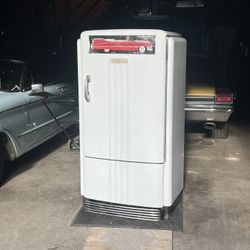 1940s General Electric BEER FRIDGE MAN CAVE GARAGE ICE COLD WORKS