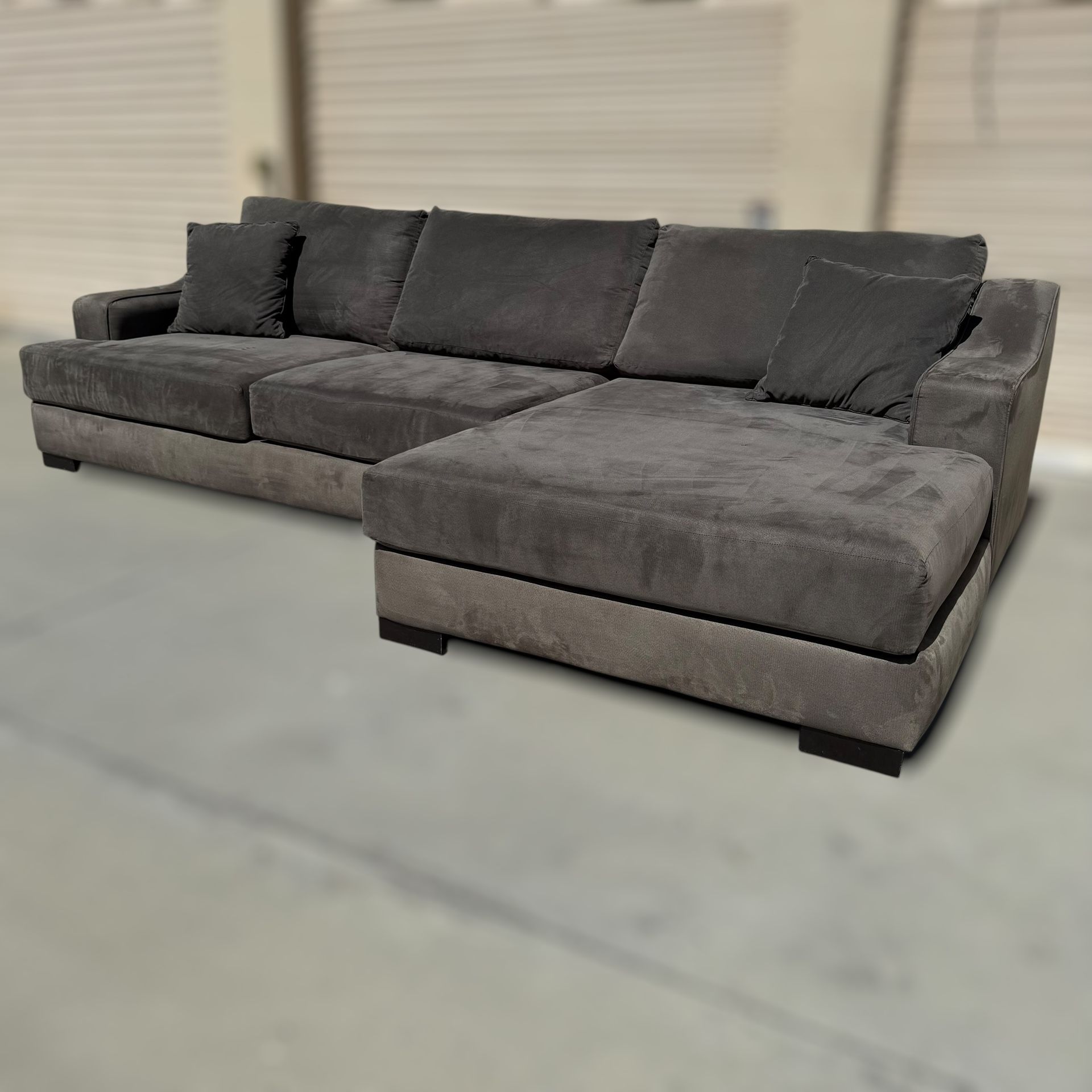 Living Spaces oversized Lodge 2-Piece Chaise Sectional Sofa Couch