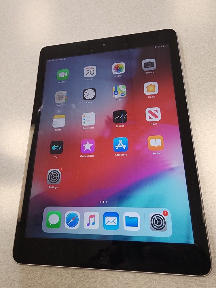 Apple iPad Air 10" Tablet With Extras Works Great !