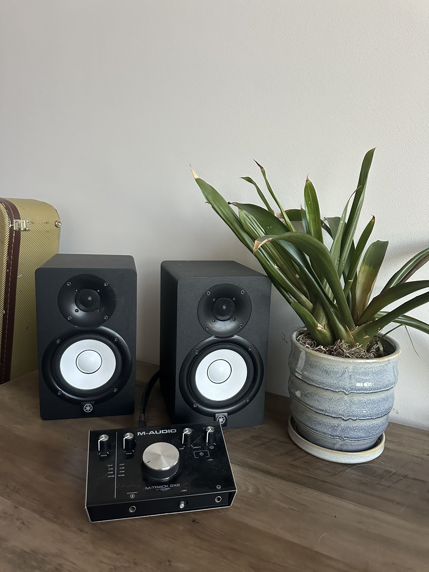 Yamaha HS5 Speakers With M Track 2x2 Interface (Cords Included)