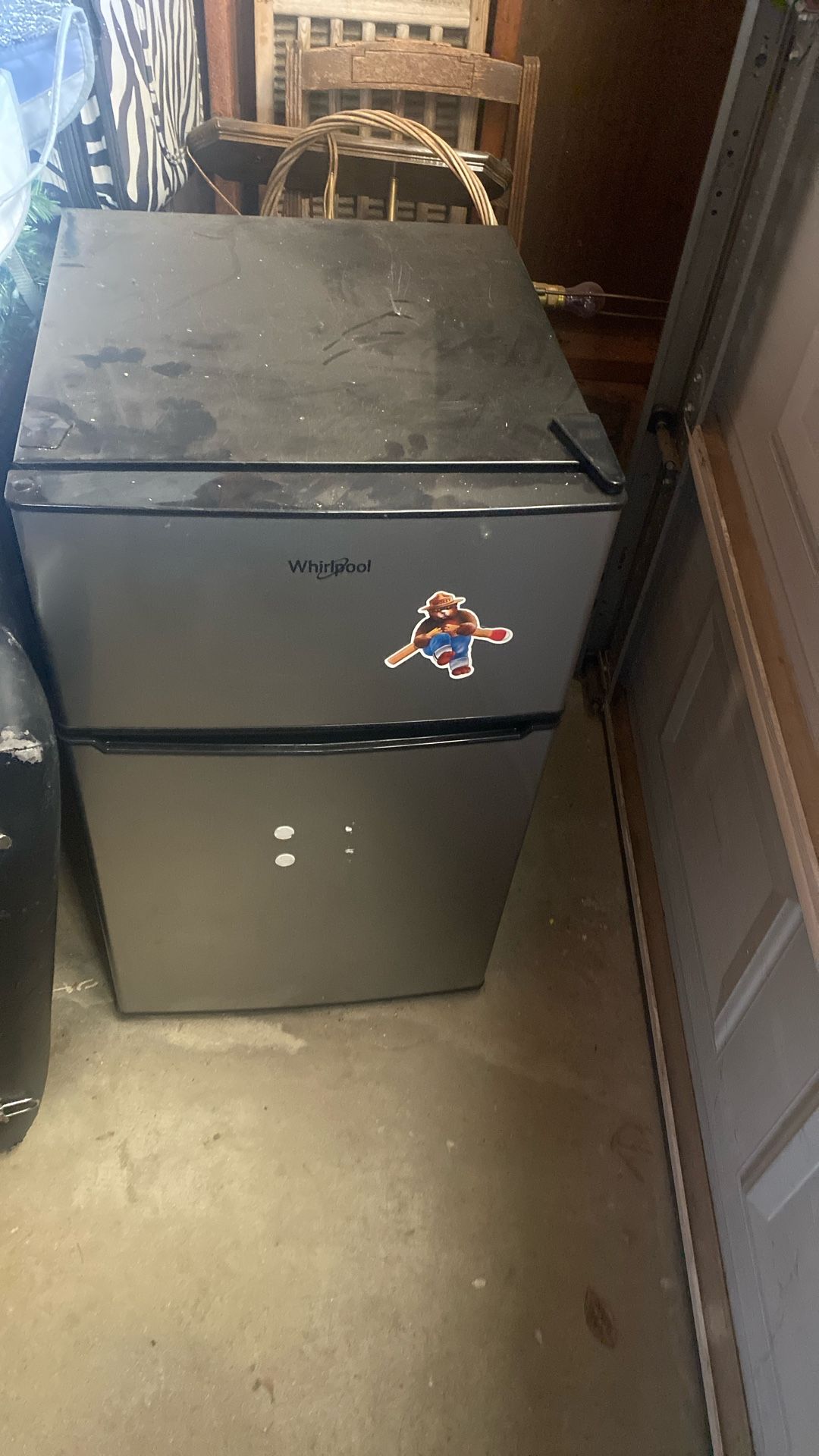 Mini Fridge W/ Freezer
