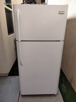 Frigidaire Refrigerator 18.2 Cu Ft