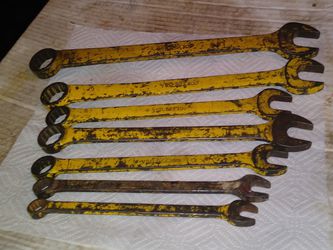 SNAP ON WRENCHES SAE SIZES WITH LIFETIME WARRANTY & R STILL IN GOOD CONDITION