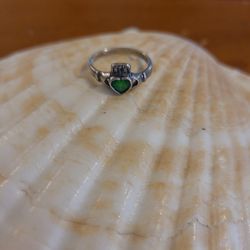 Sterling Silver Faux Emerald Claddagh Ring Size 6.5