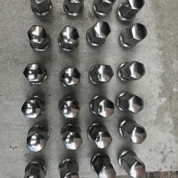 chevy lug nuts 