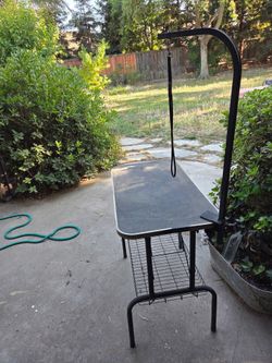 Pet grooming table