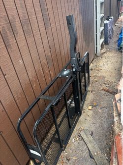 Hitch cargo carrier