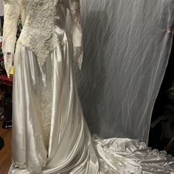 Free shipping! 80’s Mon Cheri Wedding Dress M/L Puff Sleeves Bead Sequin Heart Cut Back