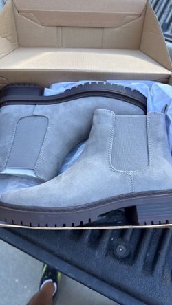 Women’s Nolan Elephant Skin Chelsea Booties Size 8 – New in Box