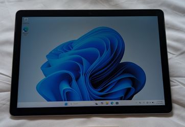 VERY NICE MICROSOFT SURFACE GO 2 WINDOWS 11 PRO TABLET  10.5" 8GB RAM