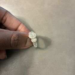 💍 Gorgeous Oval Halo Diamond Engagement Ring | Appraised at $6,500 – Asking $3,700 OBO