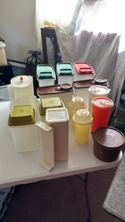 Tupperware lot