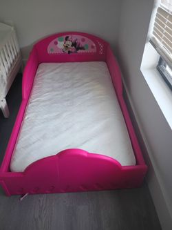Minnie mouse frame and mattress