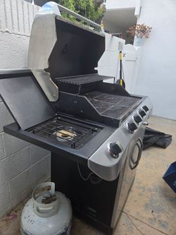Barbecue with extra burner