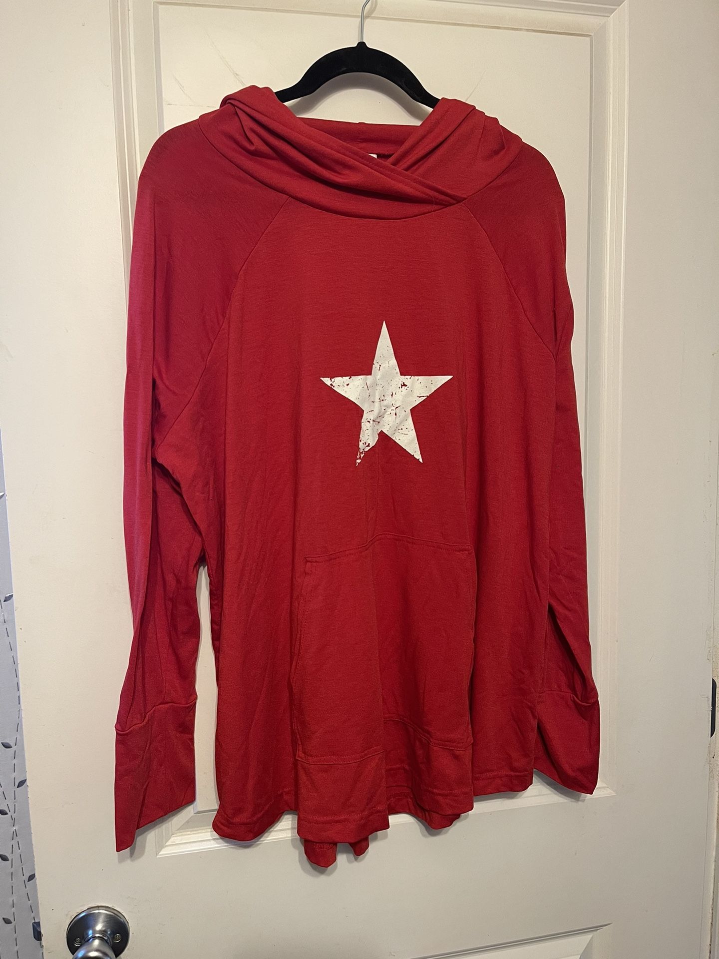 LuLaroe Simply Comfortable Amber Red White Center Star Sweatshirt Size 2XL. Everett pick up area. Cash only. Sorry I do not ship.