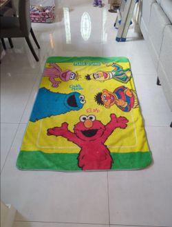 Large Plaza Sésamo Plush Fleece Rug (69" x 47") – Elmo and Friends