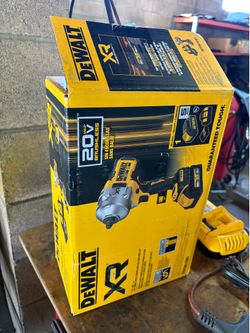 DeWalt DCF900P1 20V MAX XR High Torque Impact Wrench Kit