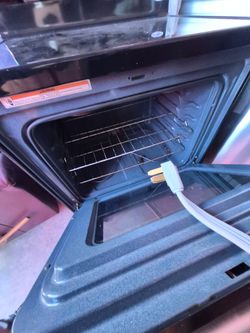 Whirlpool glass top stove used 1 month bought new