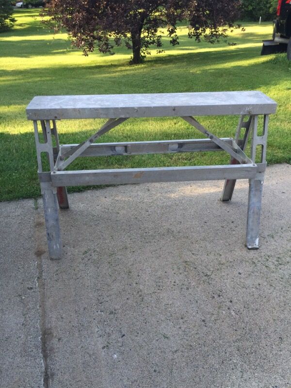 Gold blatt aluminum walk up drywall bench