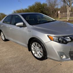 2014 Toyota Camry Hybrid XLE 