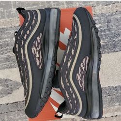 Nike Camos 