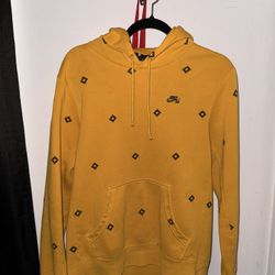 Nike Men's Club Fleece Pullover Hoodie Size S Yellow