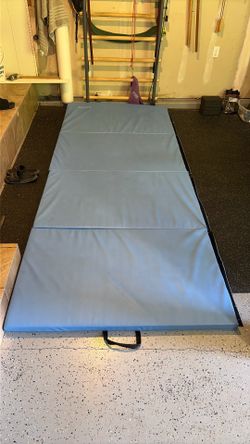 BalanceFrom 4’ x 10’  Folding Gymnastics / Tumbling Mat – Great Condition