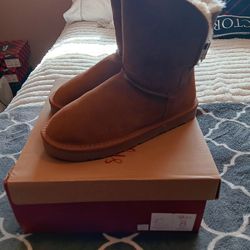 Women Boots Size 8