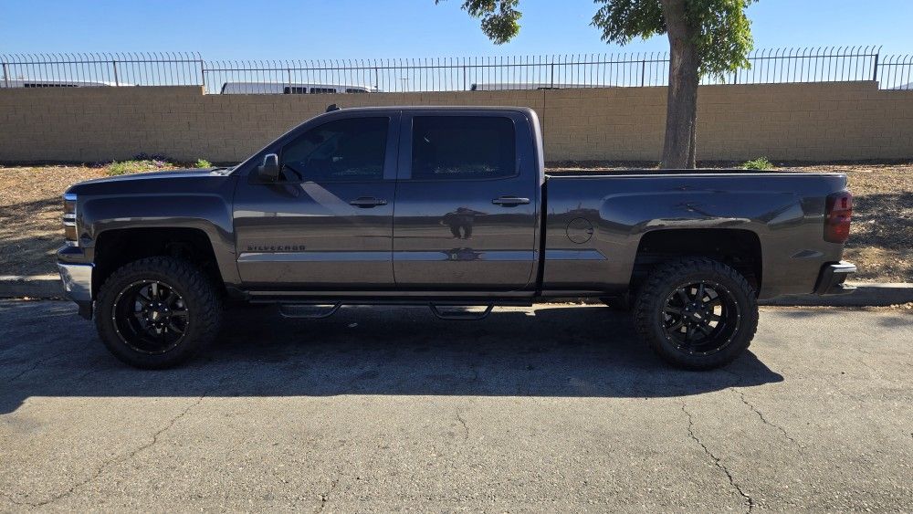 2014 Chevrolet Silv15 LT Truck
