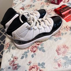 Air Jordan 11 Low Legend Blue - Size 5Y