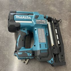 Makita XNB02 16 GA 1- 2 1/2 Inch Nailer