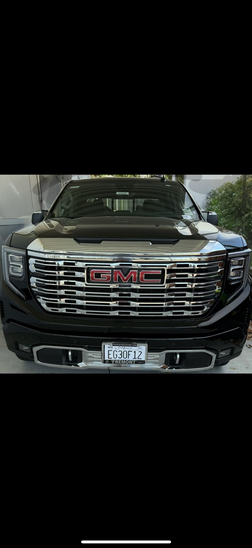 OEM GMC Denali Grill, Black Emblems , Vent Emblems