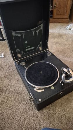 Vintage 1920s Cecilian Portable Wind-Up Gramophone
